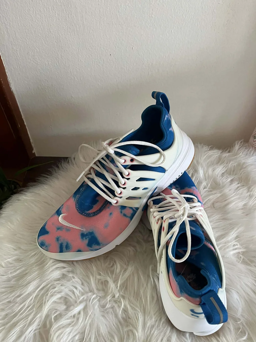 Nike Air Presto Women's Pink & Blue Tie-Dye blue Nebula  Athletic Sneakers